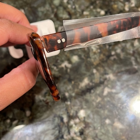 Ann Taylor Tortoise Shell sunglasses - Picture 3 of 3